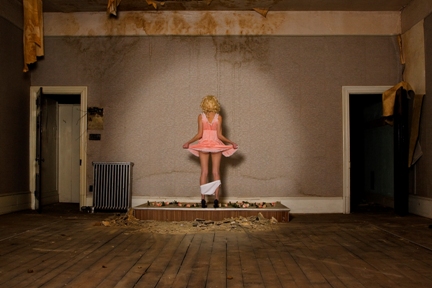 foto di Alison_Brady_Untitled_01